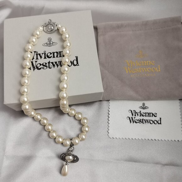 Vivienne Westwood Jewelry - Brand new Vivienne Westwood  Pearl necklace in silver